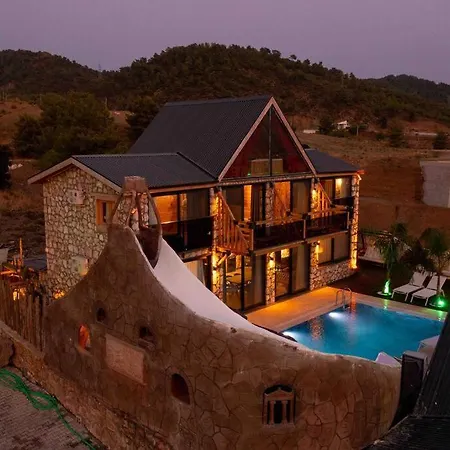 Kaydirakli Ve Akvaryum Villa Fethiye